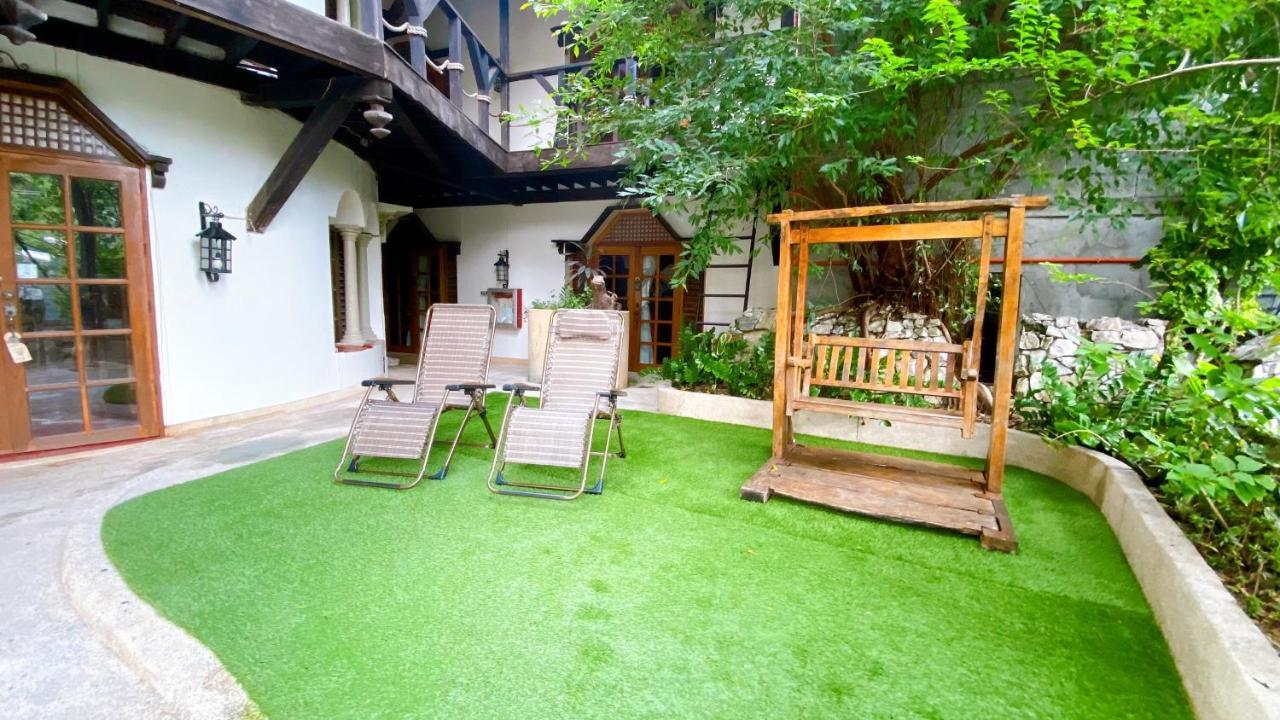 Tropicana Castle Dive Resort Powered By Cocotel Puerto Galera Bagian luar foto